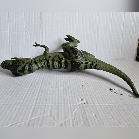 Roaring Tyrannosaurus Rex Red Light Up Eyes Jurassic Park Dinosaur Toy - Picture 3 of 9